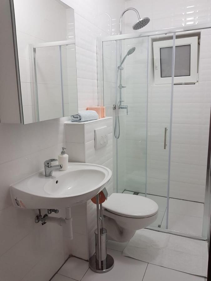Apartments Marecic Карлобаг Екстериор снимка